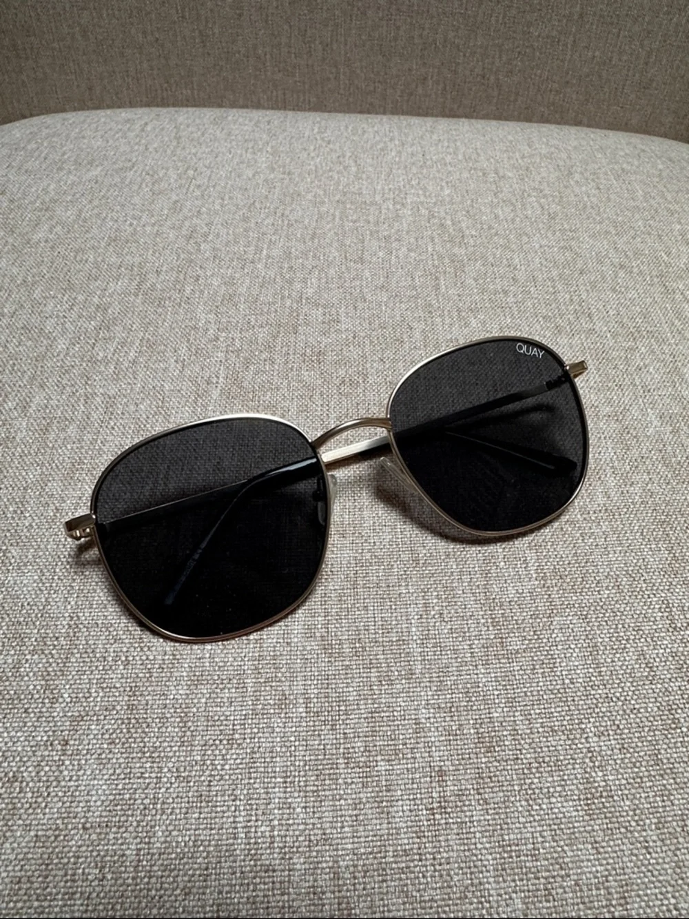 Quay Australia JEZABELL Round Sunglasses - Gold/ Smoke